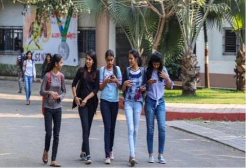 தமிழக பட்ஜெட் 2021: பள்ளிகளில் ஸ்மார்ட் வகுப்பறைகள்: 10 அரசு கல்லூரிகள்