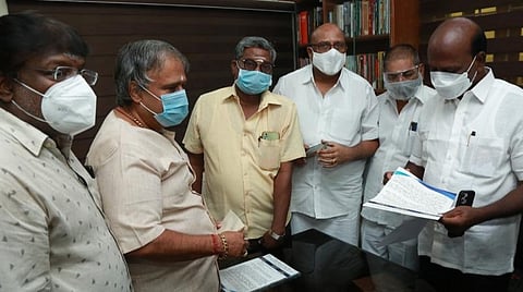 தொழில் செய்ய முடியாமல் மூடும் கட்டாயம் ஏற்படும்: திரையரங்கு உரிமையாளர்கள் முதல்வருக்கு கடிதம்