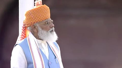 டெல்லி செங்கோட்டையில் தேசியக் கொடி ஏற்றி வைத்து பிரதமர் மோடி பேசிய காட்சி |படம் ஏஎன்ஐ