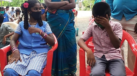 சுதந்திர தின விழாவில் அக்காவை நேரில் பார்த்த தம்பி கண்ணீர்: ஆதரவற்ற விடுதிகளில் பயிலும் பாசமலர்களின் நெகிழ்ச்சியான சம்பவம்