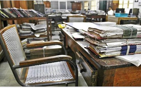 3 ஆண்டுகளாக ஒரே இடத்தில் பணிபுரியும் அரசு ஊழியர்கள் இடமாற்றம்: தமிழக தேர்தல் அதிகாரி உத்தரவு