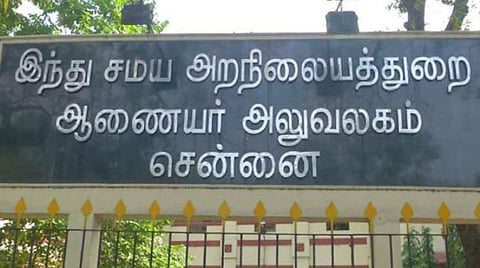 அனைத்து சாதியினரும் அர்ச்சகராகும் திட்டத்தில் புதியவர்கள் நியமனம்; கோயில்களில் பழைய அர்ச்சகர்களை வெளியேற்றியதாக சர்ச்சை: அறநிலையத் துறை அதிகாரிகள் திட்டவட்ட மறுப்பு