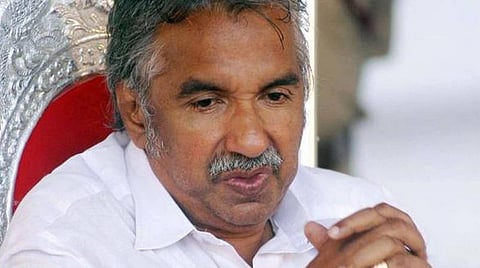 கேரளாவை உலுக்கிய சோலார் பேனல் ஊழல்: உம்மன் சாண்டி உட்பட 5 பேர் மீதான வழக்கு சிபிஐ வசம் ஒப்படைப்பு