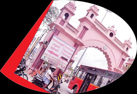 75 ஆண்டுகள் பழமையான மாநகராட்சியின் சின்னம்: நெல்லை டவுன் அலங்கார வளைவு பாழ்படுவது தடுக்கப்படுமா?