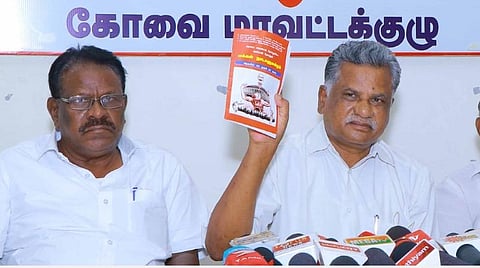 கோவையில் இன்று செய்தியாளர்களிடம் பேட்டியளித்த இந்தியக் கம்யூனிஸ்ட் கட்சியின் மாநிலச் செயலாளர் இரா.முத்தரசன். | படம் : ஜெ.மனோகரன்.