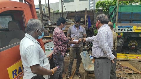 மடிப்பாக்கம் ஏரியில் குப்பைக் கழிவுகளை கொட்டிய நபருக்கு அபராதம்.