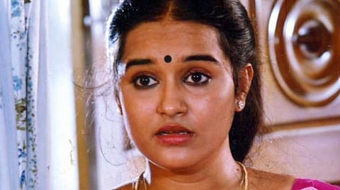 பிரபல நடிகை சித்ரா மாரடைப்பால் மரணம்: திரையுலக பிரபலங்கள் இரங்கல்