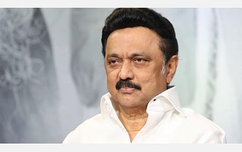 புத்தகப் பைகளில் ஜெயலலிதா, பழனிசாமி படம்: முதல்வரின் பெருந்தன்மை.. அமைச்சர் பெருமிதம்