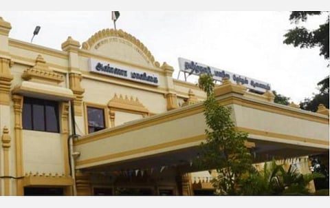 ஊரக உள்ளாட்சி அமைப்புகளுக்கான வேட்பாளர் கையேடு வெளியீடு: வாக்காளருக்கு பரிசுப் பொருள், உறுதிமொழி அளிக்கக் கூடாது- வாக்காளர் பட்டியல் இன்று வெளியாகிறது