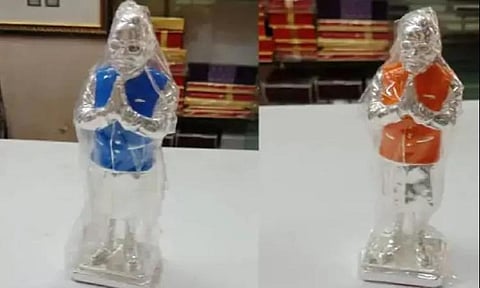 மத்தியப்பிரதேசத்தில் வெள்ளியிலான  பிரதமர் மோடியின்  சிலைகள் விற்பனை