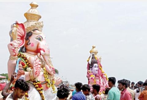 விநாயகர் சதுர்த்தி; அரசின் கட்டுப்பாடுகளுக்குத் தடை விதிக்க உயர் நீதிமன்றம் மறுப்பு 