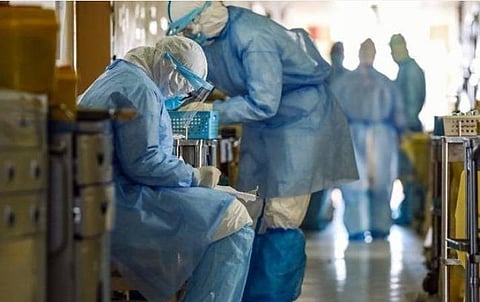 கரோனா அச்சம்: கருத்தரிப்பதை தள்ளி வையுங்கள் - வேண்டுகோள் விடுத்த நாடு