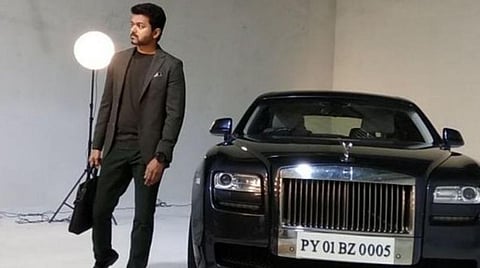 இறக்குமதி செய்த சொகுசு காருக்கு நடிகர் விஜய் வரி செலுத்திவிட்டதாக உயர் நீதிமன்றத்தில் அரசு தகவல்