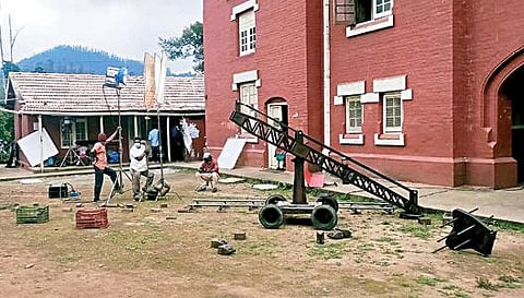 உதகை பிரீக்ஸ் பள்ளியில் நடந்த தெலுங்கு சினிமா படப்பிடிப்பு. படம்: ஆர்.டி.சிவசங்கர்