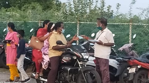 புதுச்சேரி மெரினாவில் வாகனங்களுக்குக் கட்டணம் வசூல்; பொதுமக்கள், சுற்றுலாப் பயணிகள் எதிர்ப்பு