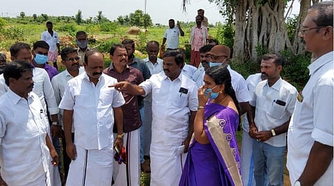 புதுக்கோட்டை மாவட்டம் நார்த்தாமலை அருகே துடையூரில் பெண் மருத்துவர் சத்யா இறந்த ரயில்வே சுரங்கப்பாதையை ஆய்வு செய்தார் கந்தர்வக்கோட்டை தொகுதி சட்டப்பேரவை உறுப்பினர் எம்.சின்னதுரை.
