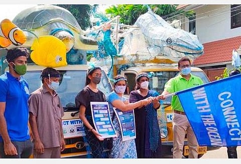 கடலைப் பாதுகாக்கப் பயணிக்கும் ஆமை மிதவை