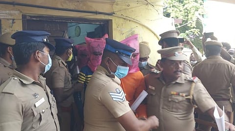 வாணியம்பாடி குற்றவியல் நீதிமன்றத்தில் 6 பேர் ஆஜர்படுத்தப்பட்டு சிறைக்கு அழைத்துச் செல்லப்பட்டனர்.