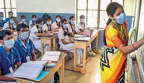 பள்ளி திறப்பு: ஆசிரியர்கள் எப்படி அணுக வேண்டும்?