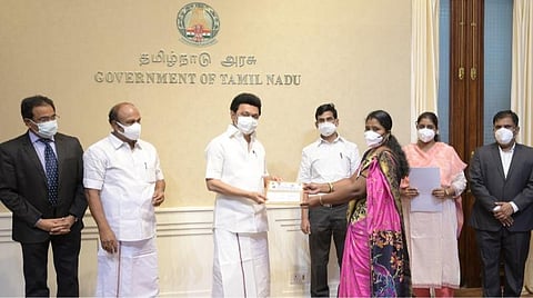 மகளிர் சுய உதவிக் குழுக்கள், தொழில் குழுக்களுக்கு ரூ.699.26 கோடியில் உதவி, வங்கிக் கடன்கள்: முதல்வர் ஸ்டாலின் வழங்கினார்