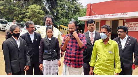கோடநாடு வழக்கில் வேகமெடுக்கும் விசாரணை: குற்றம் சாட்டப்பட்ட சந்தோஷ்சாமி, மனோஜ்சாமி விசாரணைக்கு ஆஜர்