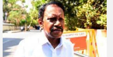 தம்பிதுரை மீதான நில ஆக்கிரமிப்பு வழக்கு: தமிழக அரசுக்கு உயர் நீதிமன்றம் உத்தரவு