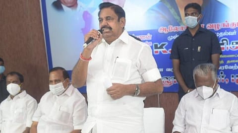 காட்பாடியில் தனியார் நட்சத்திர ஹோட்டலில் நடைபெற்ற உள்ளாட்சித் தேர்தல் ஆலோசனைக் கூட்டத்தில் பேசிய எடப்பாடி பழனிசாமி.