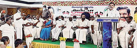 சங்கரன்கோவிலில் நடைபெற்ற ஆலோசனைக் கூட்டத்தில் அதிமுக இணை ஒருங்கிணைப்பாளர் பழனிசாமி பேசினார்.