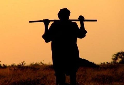 தனியார் நிறுவனக் கடன் நெருக்கடி; மாற்றுத்திறனாளி விவசாயி தற்கொலை: பொதுமக்கள் மறியல்