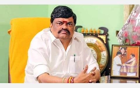 அதிமுகவினரிடையே மோதல் விவகாரம்- ராஜேந்திரபாலாஜி உட்பட 15 பேர் மீது வழக்கு