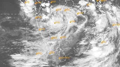 காற்றழுத்த தாழ்வு மண்டலமாக வலுவிழந்தது குலாப் புயல் 
