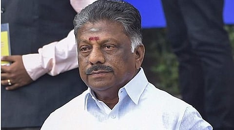 பறவைகளின் கூடாரமாக மாறிய ஜெ. சிலை; அரசியல் காழ்ப்புணர்ச்சி காரணமா?- ஓபிஎஸ் சந்தேகம்