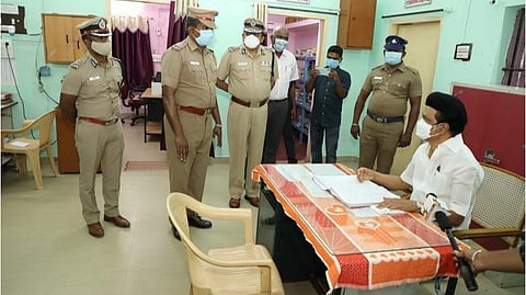தருமபுரி அதியமான்கோட்டை காவல் நிலையத்தில் தமிழக முதல்வர் திடீர் ஆய்வு