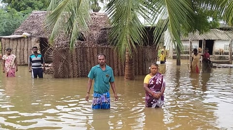 கனமழையால் சூழ்ந்த வெள்ளம்.