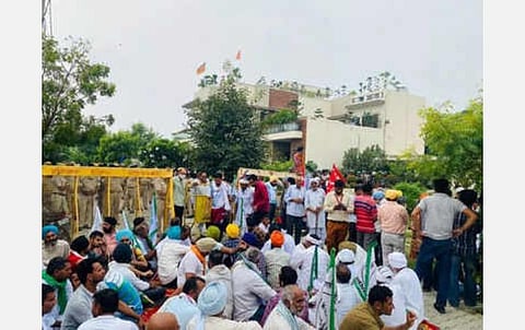 ஹரியாணாவில் எம்.பி., எம்எல்ஏ.க்களின் வீடுகளை முற்றுகையிட முயற்சி: விவசாயிகள் - போலீஸார் இடையே மோதல்