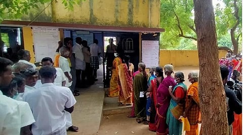 நெல்லை மேலபுத்தநேரி வாக்குச்சாவடி