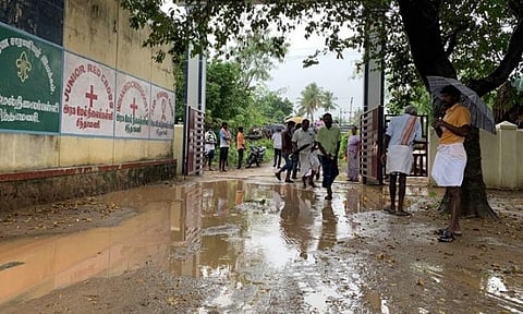 பொன்னங்குப்பம் கிராமத்தில் தேர்தல் புறக்கணிப்பில் ஈடுபட்ட கிராமமக்கள்