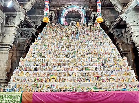 சிதம்பரம் ஸ்ரீநடராஜர் கோயிலில் பிரம்மாண்டமான நவராத்திரி கொலு