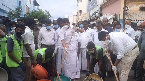 கரூர் நகராட்சியில் சிறப்புத் தூய்மைப் பணி: அமைச்சர் செந்தில்பாலாஜி தொடங்கி வைத்தார்