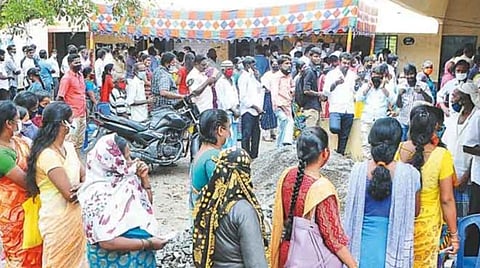 9 மாவட்ட ஊரக உள்ளாட்சித் தேர்தல்: இரண்டாம் கட்ட வாக்குப்பதிவு தொடக்கம்