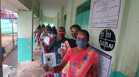 தேர்தல்: பொள்ளாச்சி, திவான்சாபுதூர் ஊராட்சியில் 12  மணிக்கு 50.3% வாக்குகள் பதிவு