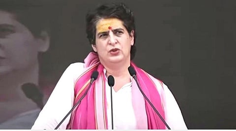 வாரணாசியில் நடந்த கூட்டத்தி்ல் காங்கிரஸ் பொதுச்செயலாளர் பிரியங்கா காந்தி பேசிய காட்சி | படம் ஏஎன்ஐ