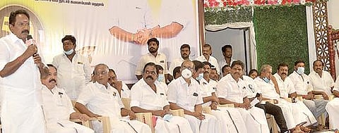 மதுரையில் நடந்த அதிமுக ஆலோசனை கூட்டத்தில் பேசிய மாநகர் மாவட்டச் செயலாளர் செல்லூர் கே.ராஜூ.