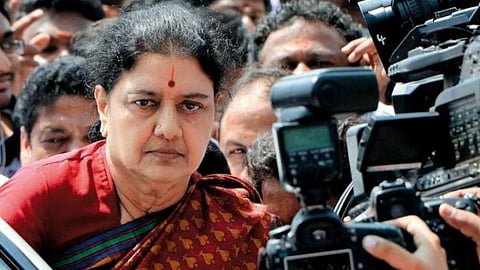 சசிகலா சிறை முறைகேடு வழக்கில் கர்நாடக உள்துறை செயலாளர் நேரில் ஆஜராக உத்தரவு
