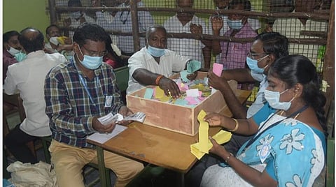வேலூர், ராணிப்பேட்டையில் 14 மையங்களில் வாக்கு எண்ணிக்கை விறுவிறுப்பு 