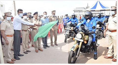 கன்னியாகுமரி டூ குஜராத்: போலீஸாரின் இருசக்கர வாகன தேசிய ஒற்றுமைப் பயணம் தொடக்கம்