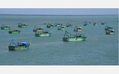 சர்வதேச கடல் எல்லைகளைத் தாண்டும் படகுகளின் எண்ணிக்கை தொடர்ந்து அதிகரிப்பு: அபராதம் விதிக்கும் பணியில் மீன்வளத் துறை அதிகாரிகள் தீவிரம்