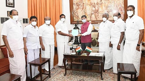 உள்ளாட்சித்‌ தேர்தலில்‌ முறைகேடு; உரிய நடவடிக்கை தேவை- ஆளுநரிடம் அதிமுக புகார்