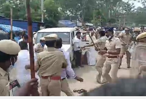 ஒன்றியக்குழுத் தலைவர் பதவியைக் கைப்பற்றுவதில் திமுகவினர் இடையே கோஷ்டி மோதல்: காவல்துறை தடியடி