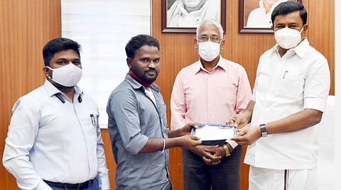 குழந்தைகள் பாதுகாப்பு, உரிமைகள் குறித்த மாணவர்களின் குறும்படங்கள்: அரசு ரூ.1.5 லட்சம் பரிசு வழங்கியது